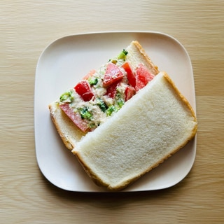 サンドイッチ♡トマト・ブロッコリー・ツナマヨ